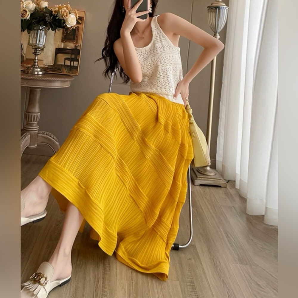 NEW Mustard Yellow Tiered elastic waistband Maxi Skirt – Size:S